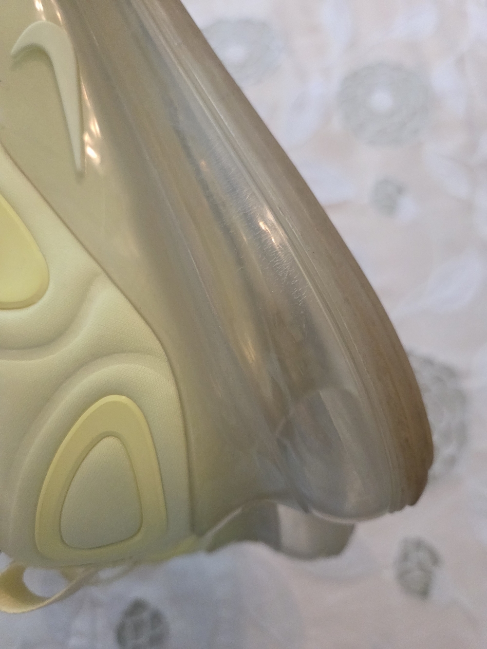 Nike Air Max 720 Light Yellow Sneakers - Picture 9 of 10